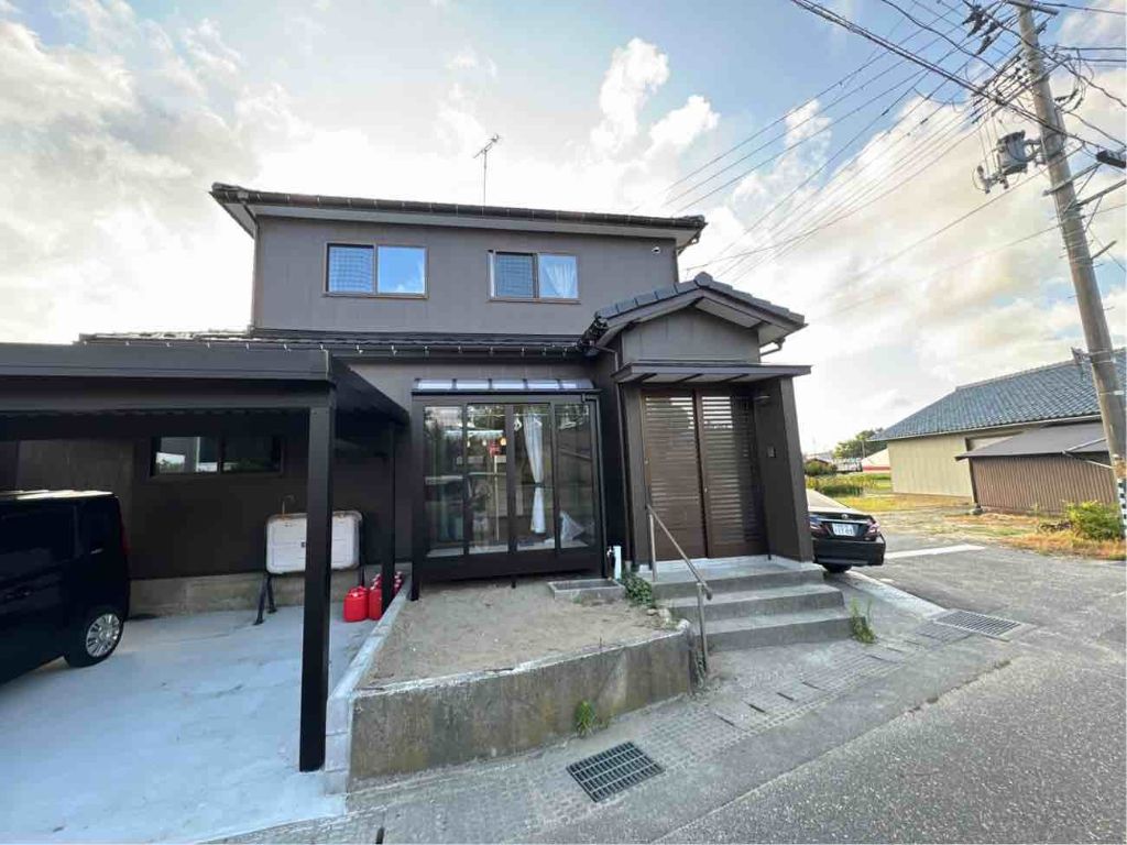 新潟市北区 N様邸 金属サイディング施工事例 - LIXIL ティーレⅢ