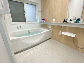 バスルームリフォーム 気持ちよく入浴できる、酸素美包湯が付いたバスルーム