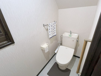 内装リフォーム 清潔感のある空間に変わった、トイレ・リビング・洋室